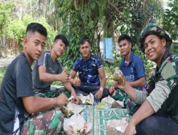 Kebersamaan dan Kekompakan Satgas TMMD dalam Momen Makan Siang Bersama