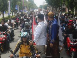 Ribuan Orang Antarkan Balon Bupati/Wakil Bupati Kampar Yusri-Rinto Mendaftar Ke KPU Kampar