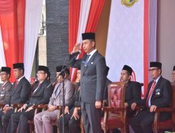 Pj Sekda Kampar Bertindak Sebagai Pembina Upacara HUT RI Ke-79