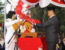 Pj. Sekda Kampar Jadi Irup  Upacara Penurunan Bendera HUT RI Ke-79 Di Kab. Kampar