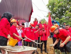 DPC – PDIP Kampar Lakukan Peletakan Batu Pertama Pembangunan Kantor Sekretariat