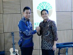 Bupati Kampar Dampingi Gubernur Riau dalam Kunjungan Kerja ke Rumah Dinas Menteri Kehutanan Raja Juli Antoni
