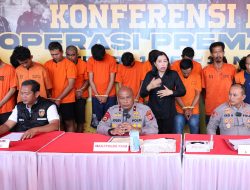 POLDA RIAU KONFERENSI PERS PENGUNGKAPAN KASUS PREMANISME/KEJAHATAN JALANAN HASIL OPERASI PEKAT LANCANG KUNING 2025