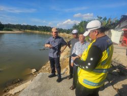 Syahrul Aidi Ajak Balai Sungai Keliling Sungai Kampar Meninjau Titik Rawan Longsor