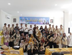 Kadispersip Resmi tutup Pelatihan Menulis.