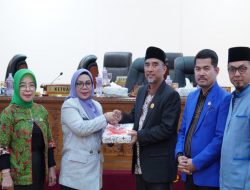 Wabup Kampar Sampaikan Rancangan Perubahan KUA dan PPAS APBD Tahun 2025 Dalam Rapat Paripurna DPRD