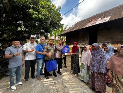 Polsek Tambang Berbagi Sembako Kepada Warga Kurang Mampu