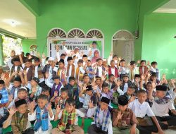 Habiburrahman Gelar Sunatan Massal untuk 52 Anak di Kampar Kiri