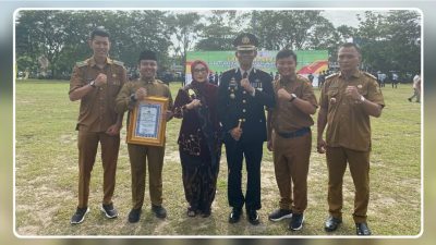 Kapolres Kampar Berikan Penghargaan kepada Kades Kota Bangun di Hari Bhayangkara ke-79