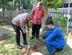 Tanamkan Kepedulian Lingkungan, Polda Riau Gencarkan Green Policing di SMK Labor Pekanbaru