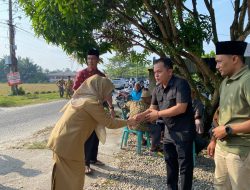 Wabup dan Ketua TP-PKK Kampar Lepas Almarhumah Desmiati Ibunda Danil Ajd Bupati