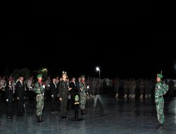 Bupati Kampar Mengikuti Apel Kehormatan dan Renungan Suci