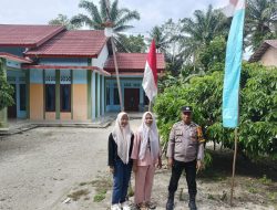 Merah Putih Berkibar, Bhabinkamtibmas Semarakkan HUT RI ke-80 di Desa Mentulik dan Bangun Sari