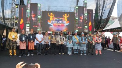 Pacu Jalur Resmi Dibuka Menteri Pariwisata