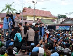 Demo Depan Mapolda Riau Berlangsung Damai, Kapolda Riau Langsung Temui Ojol dan Mahasiswa