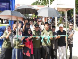 Bupati dan Wabup Kampar Buka Festival Pacu Sampan Kepala Naga di Desa Teratak Buluh, Dorong Potensi Wisata Lokal