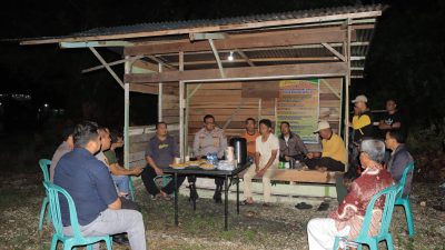 Kapolres Kampar ‘Ngopi’ Bareng Warga di Poskamling, Perkuat Sinergi Jaga Keamanan Bukit Athaya Permai!