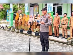 Kunjungi UPT SMPN 3 Tapung Hilir, Ps Kanit Binmas Polsek Tapung Hilir Jadi Pembina Upacara