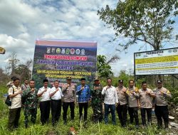 Polsek Tambang Bersama Upika Pasang Plang Peringatan Dilarang Beraktifitas di Lahan Terbakar
