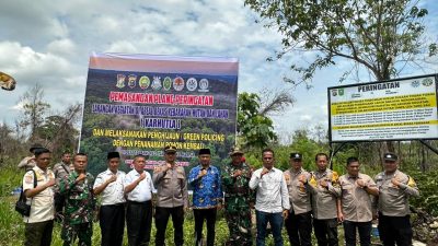 Polsek Tambang Bersama Upika Pasang Plang Peringatan Dilarang Beraktifitas di Lahan Terbakar