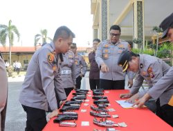 Kapolres Kampar Sidak Senpi Personel: Ingatkan Prosedur Penggunaan, Tindak Tegas Penyalahgunaan!