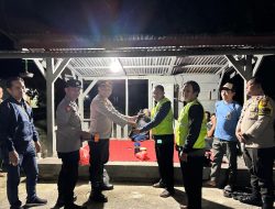 Kapolsek Perhentian Raja ‘Blusukan’ Malam, Pantau Langsung Satkamling, Jalin Keakraban dengan Warga