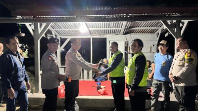 Kapolsek Perhentian Raja ‘Blusukan’ Malam, Pantau Langsung Satkamling, Jalin Keakraban dengan Warga