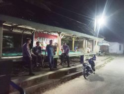 Jalin Kemitraan, Bhabinkamtibmas Polres Kampar ‘Blusukan’ ke Pos Satkamling Binamang, Beri Rasa Aman dan Nyaman Kepada Masyarakat!