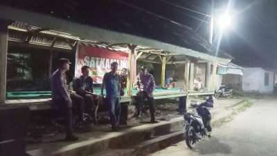 Jalin Kemitraan, Bhabinkamtibmas Polres Kampar ‘Blusukan’ ke Pos Satkamling Binamang, Beri Rasa Aman dan Nyaman Kepada Masyarakat!