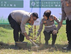 Green Policing Merambah Kampus, Kapolres Kampar Gaungkan Cinta Lingkungan di STIE Bangkinang, Tanam Pohon Bersama Mahasiswa!