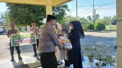 Jumat Berkah di Polsek Kampar: Kapolsek Berbagi Rezeki, Sentuh Hati PHL dengan Bantuan Sembako, Wujud Kepedulian Polri!