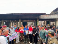 Bupati dan Wabup Kampar Tinjau Lokasi Kebakaran di Kuok, Serahkan Bantuan