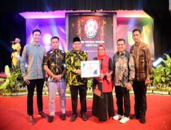 Wabup Kampar Terima Penghargaan KPI Riau Award 2025, Kategori “Pemerintah Daerah Peduli Penyiaran”