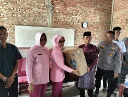 Ketua Bhayangkari Kampar Sapa Siswa SMPN 10 Kualu, Beri Bantuan, Dengarkan Aspirasi!