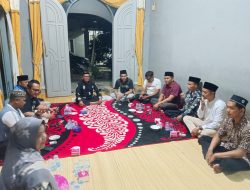 Ocu Arun Sampaikan Terima Kasih kepada Aparatur Desa se-Kecamatan Kampar pada Takziah Hari Ketiga Almarhum Masri