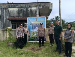 Polsek Tapung Hilir ‘Menghijaukan’ Lingkungan di Hari Pohon Nasional, Kapolres: ‘Lestarikan Alam, Wariskan ke Generasi Penerus