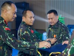 Mantan Bupati Kampar Catur Sugeng Susanto Resmi Menjadi Warga Kehormatan Brimob