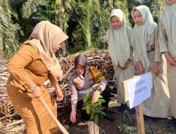 Satlantas Polres Kampar ‘Rangkap’ Tugas, Sosialisasi Operasi Zebra, Panen Jagung, ‘Hijaukan’ Sekolah, Mantap