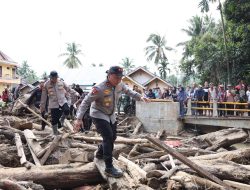 Menteri Kehutanan dan Kapolda Riau Terjun Langsung ke Lokasi Bencana di Agam, Percepatan Evakuasi dan Bantuan Terus Dikerahkan
