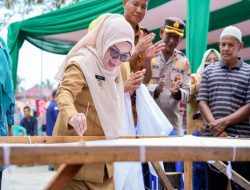 Wabup Kampar Resmi Buka Pelatihan Membatik dan Panen Jagung Manis di Kelurahan Lipat Kain