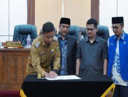 Bupati Kampar Hadiri Rapat Paripurna DPRD Penetapan Propemperda dan Penyampaian Laporan Pansus