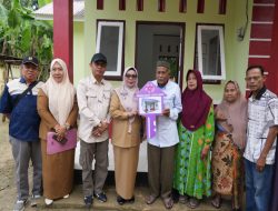 Wabup Kampar Serahkan Kunci Rumah Layak Huni, Bagi Penerima Bantuan