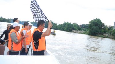 Bupati Kampar Buka Event Pacu Sampan Desa Pulau Lawas