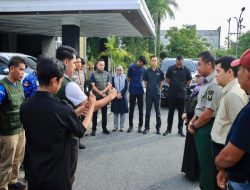 Bupati Kampar, Salurkan Langsung Bantuan Kemanusiaan Korban Bencana di Solok