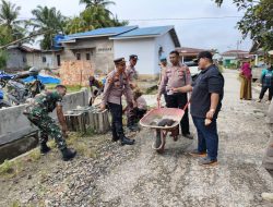 Kapolsek Bersama Upika Tapung Hilir dan Masyarakat Laksanakan Goro Antisipasi Banjir di Desa Kotagaro