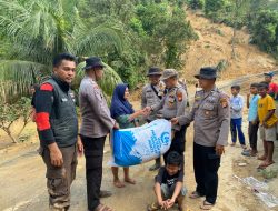 Duka’ Sumbar, Duka’ Polres Kampar, Bantuan Sembako ‘Diserahkan’ di Lubuk Alung, Kapolres: ‘Semoga Pulih Kembali