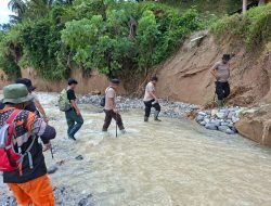Personel Polres Kampar ‘Tak Kenal Lelah’, ‘Terus Cari’ Ipda Angga di Sungai Batang Anai, ‘Semoga’ Ada Kabar Baik