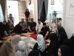 Bupati Ahmad Yuzar Melayat ke Kediaman Alm Ahmad Zaki Plt Kasatpol PP Kampar