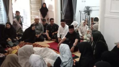 Bupati Ahmad Yuzar Melayat ke Kediaman Alm Ahmad Zaki Plt Kasatpol PP Kampar
