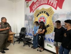 Dini Hari, Patroli Satpol PP Kampar Amankan Dua Pasangan Muda-Mudi